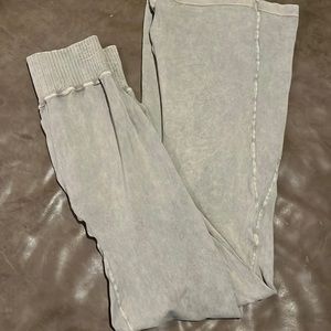 So soft & comfy!! Grey washed color - brand new